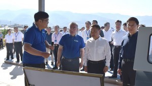 5月6日，国度水利部深入农业水价综合鼎新、推动现代化灌区建设现场会在云南省元谋县成功召开，水利部部长李国英、云南省省长王予波等在元谋项目展厅听取了董事长王浩宇关于J9国际集团节水参加两手发力建设现代化灌区的汇报，并赐与了充分注定。